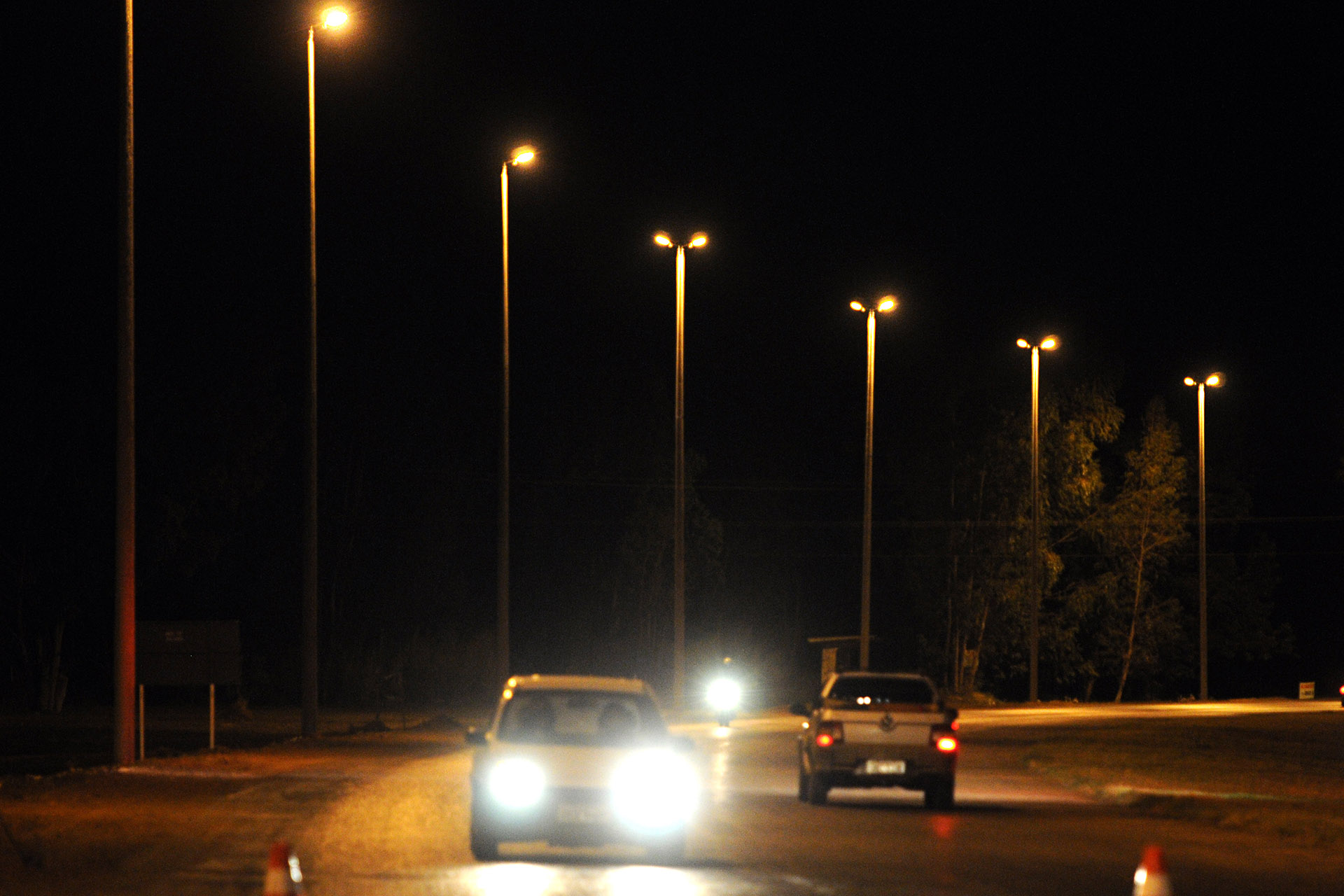 Trecho da pista DF-180 entre as rodovias federais BR-070 e BR-080, que liga Ceilândia a Brazlândia, passa a ter iluminação pública a partir desta quarta-feira (24)