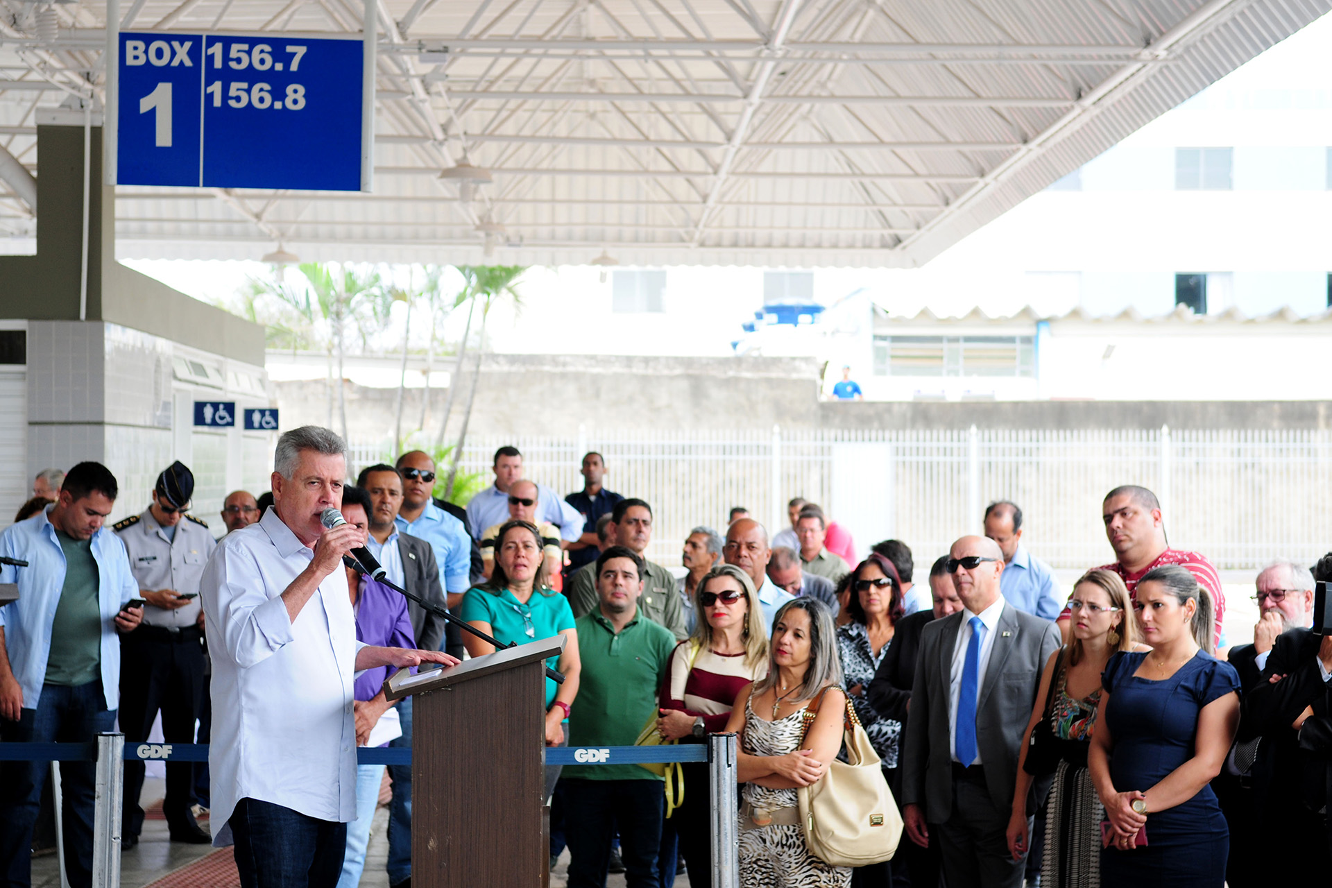 O governador de Brasília, Rodrigo Rollemberg, participou da entrega da plataforma, que faz parte do programa de mobilidade urbana Circula Brasília.