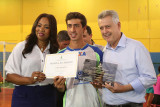 Caio Bonfim Caio Bonfim recebeu placa e diploma da administradora regional de Sobradinho, Jane Klébia Reis e do governador Rollemberg.