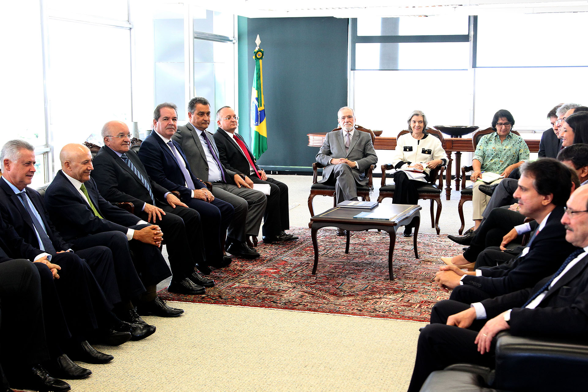 A presidente do STF, ministra Cármen Lúcia, recebeu governadores para reunião nesta terça-feira (8).