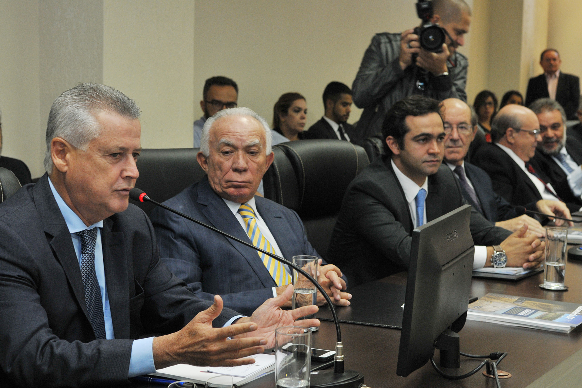 Empresários entregaram ao governador Rodrigo Rollemberg planejamento elaborado para fortalecer o turismo em Brasília.