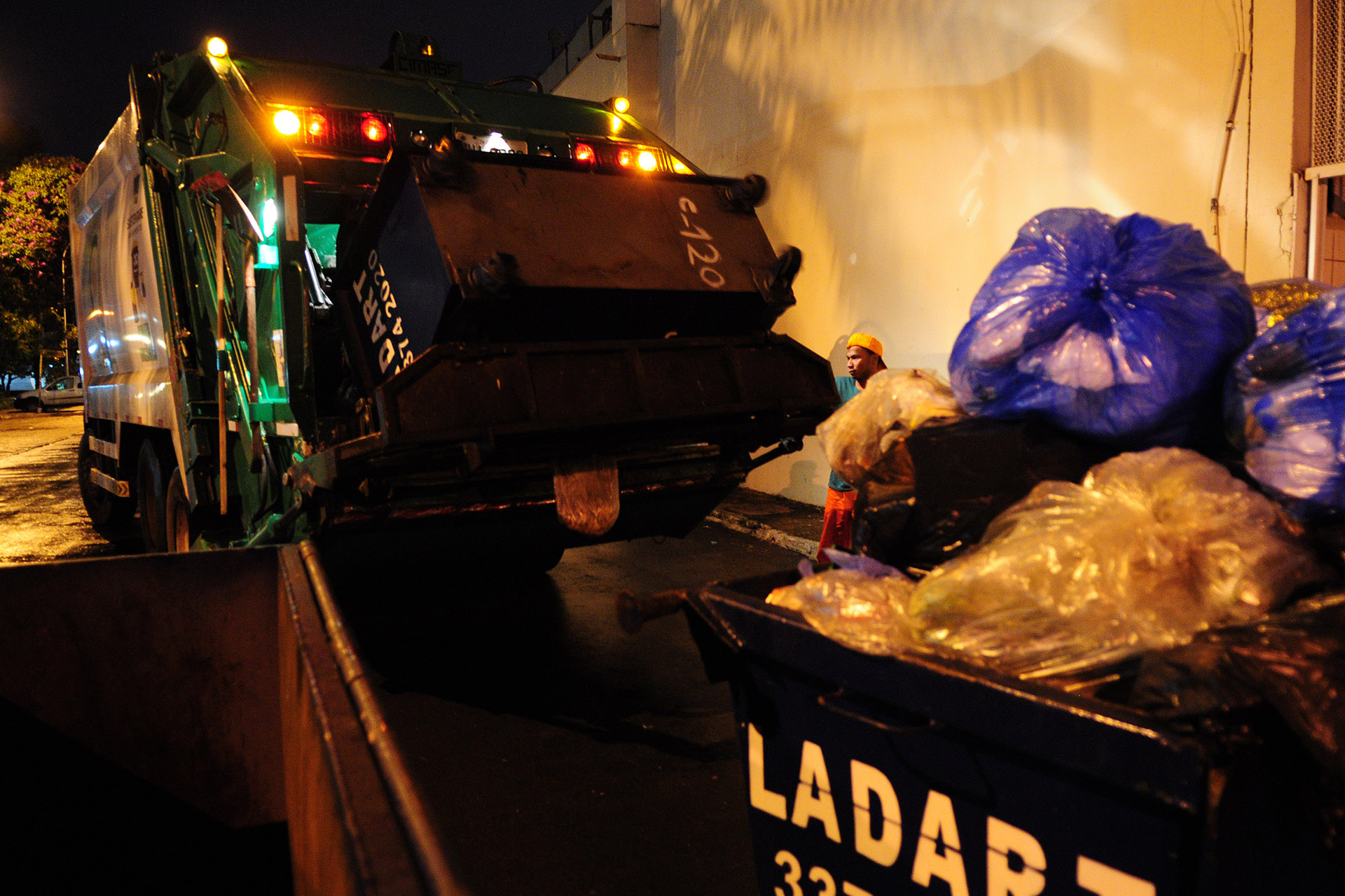 A partir de fevereiro, a coleta e a destinação do lixo não reciclável e orgânico pelo SLU será encerrada para grandes produtores de resíduos sólidos.