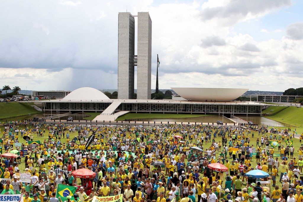 Manifestação na Esplanada termina sem ocorrências policiais ...