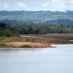 Devido ao reduzido volume de chuvas nos últimos meses e à escassez hídrica nos reservatórios, o governo de Brasília declarou situação de emergência no Distrito Federal para os próximos 180 dias.