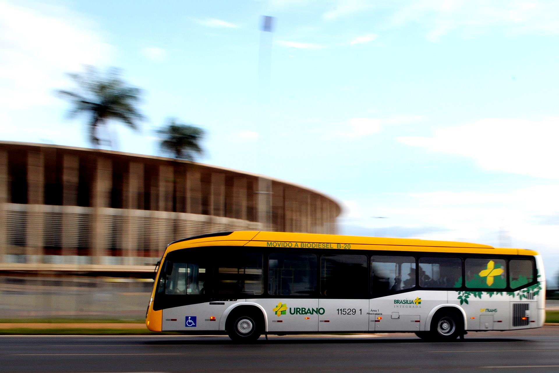 Ônibus que fará o trajeto Trajeto Memorial JK — Praça dos Três Poderes passando em frente ao Mané Garrincha