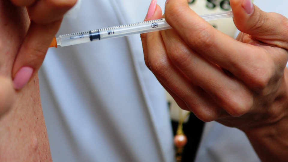 Rede pública de saúde oferece vacinação contra a febre ...