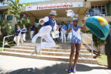 Integrantes da Aruc levaram samba a doadores em ação que visa reforçar o estoque de sangue antes do carnaval