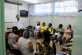 Todas as sextas-feiras o psicólogo Marcus Daniel Lima atende no grupo de psicologia comunitária para idosos do Centro de Saúde nº 5 de Ceilândia.