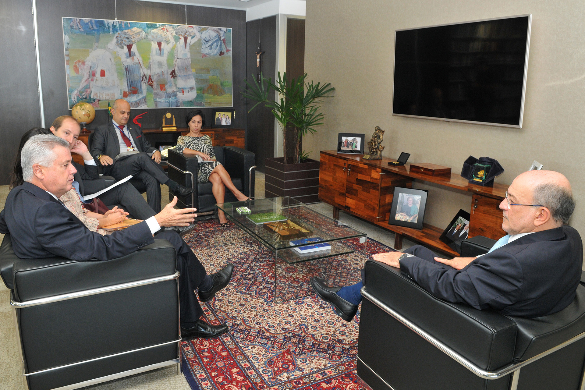 O governador Rollemberg em reunião com o ministro do TCU Aroldo Cedraz.