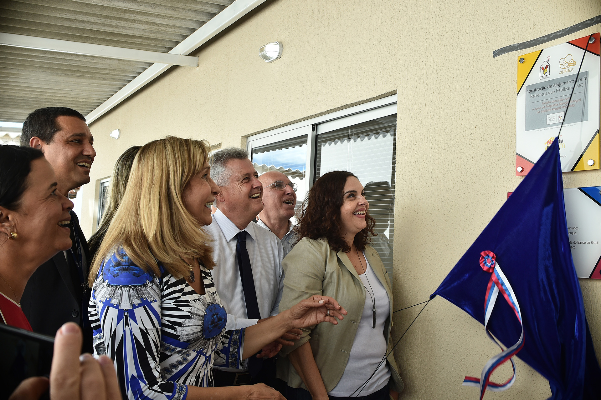 Governador Rollemberg inaugurou com a presidente da Abrace, Ilda Peliz, novos espaços de atendimento a crianças com câncer.
