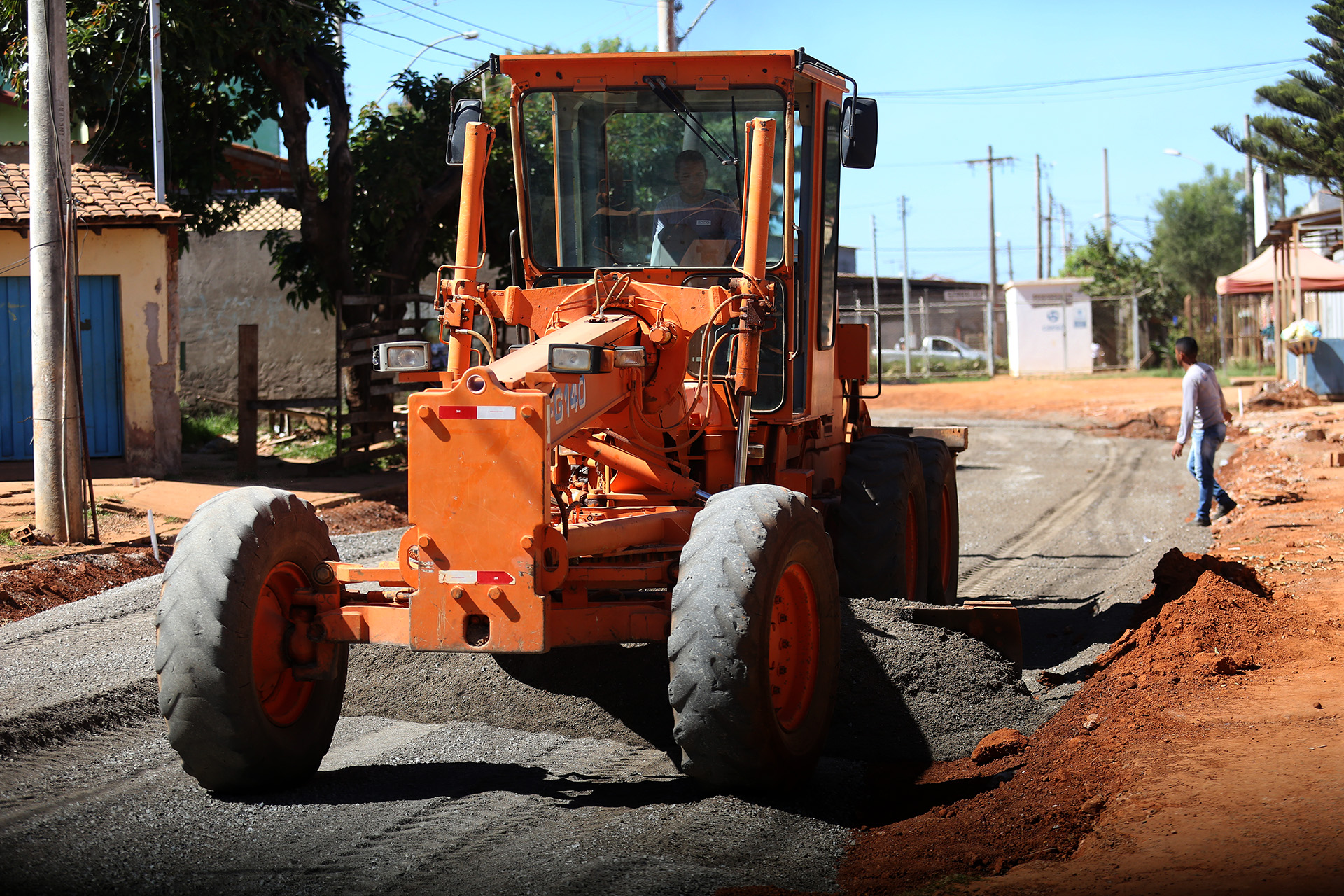 Vias da Vila Buritizinho são pavimentadas com asfalto ou com bloquetes, dependendo da localização.
