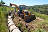 Um trecho de 30 metros do canal do Rodeador, em Brazlândia, começou a ser recuperado nesta terça-feira (11).