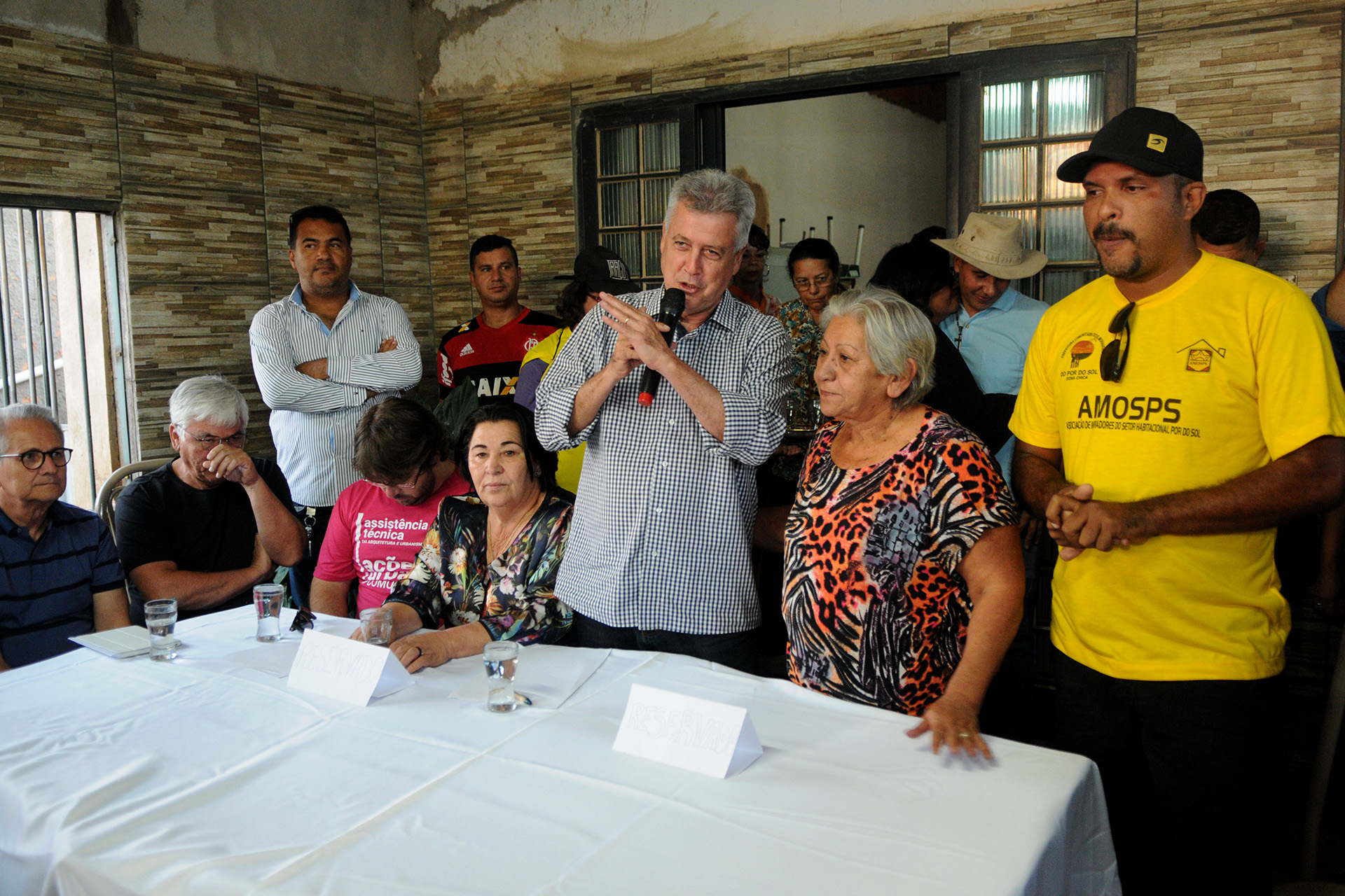 A população do Pôr do Sol, em Ceilândia, apresentou reivindicações sobre educação, abastecimento de água e melhoria habitacional na região, neste sábado (13), ao governador de Brasília, Rodrigo Rollemberg.