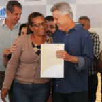 Neusa de Souza, de 51 anos, mora há uma década no Trecho 1 do Sol Nascente. Na manhã desta sexta-feira (16), ela recebeu a escritura das mãos do governador Rodrigo Rollemberg.