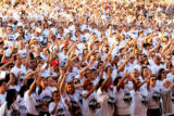 Cerca de 150 mil pessoas participaram da missa de cura de Pentecostes no Taguaparque, neste domingo (4). A festividade teve início às 16 horas e terminou às 20 horas.