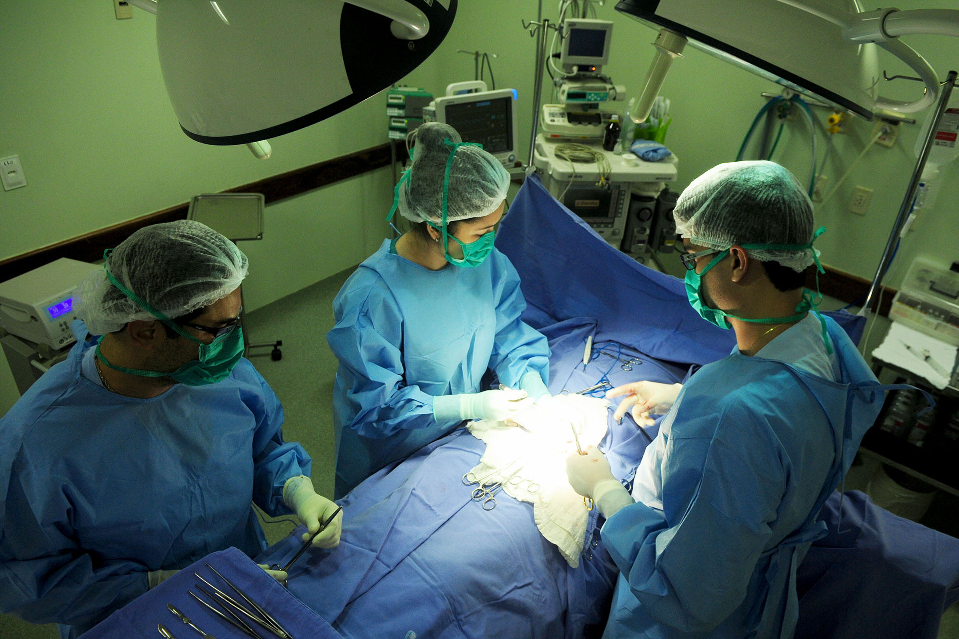 Equipe opera paciente com hérnia no começo do mês de junho no Hospital Regional de Samambaia.