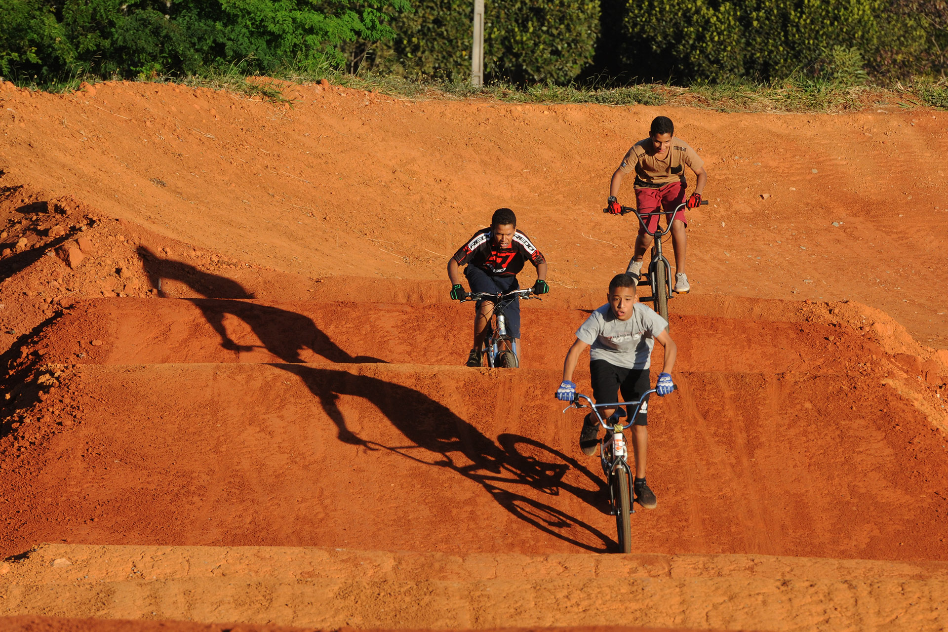 A inauguração oficial da pista de bicicross será em julho, mas adeptos do esporte já usam a estrutura construída pelo governo de Brasília após pedido dos moradores da região.