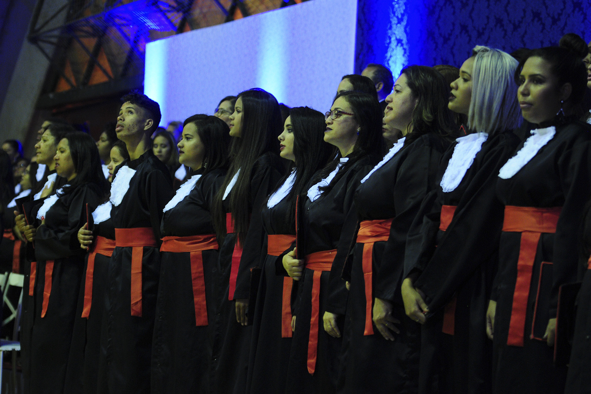 Os 120 formandos receberam os diplomas na noite desta quinta-feira (3) em Planaltina.