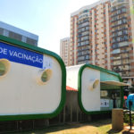 Foi inaugurado nesta segunda-feira (14) o primeiro posto de vacinação de Águas Claras. A unidade fica na Praça Rouxinol e tem capacidade para receber diariamente de 90 a 100 pessoas.