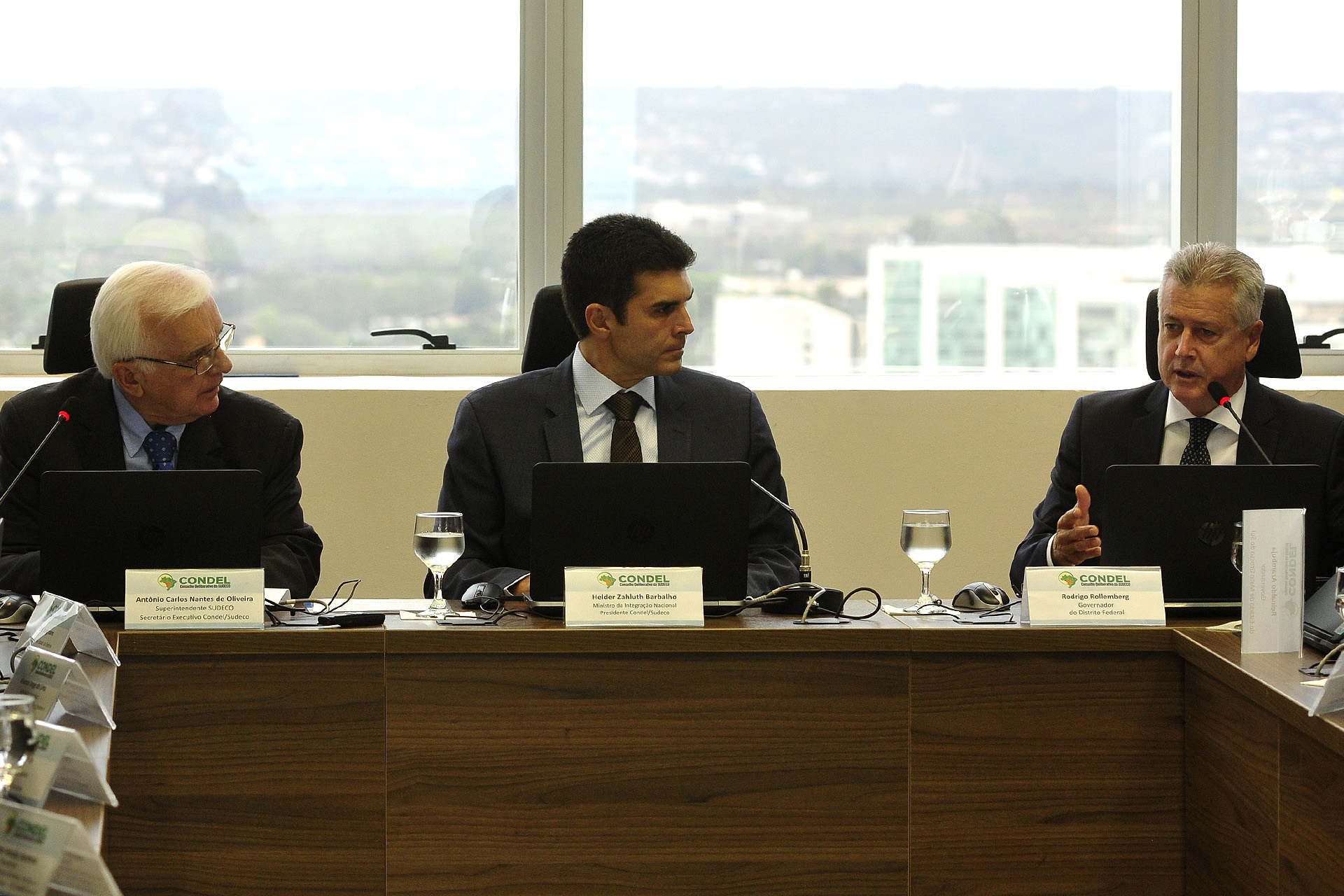 O superintendente da Sudeco, Antônio Carlos Nantes de Oliveira; o ministro da Integração Nacional, Helder Barbalho; e o governador de Brasília, Rodrigo Rollemberg.