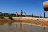 Revitalização de canais reduz perdas de água na Bacia do Descoberto.