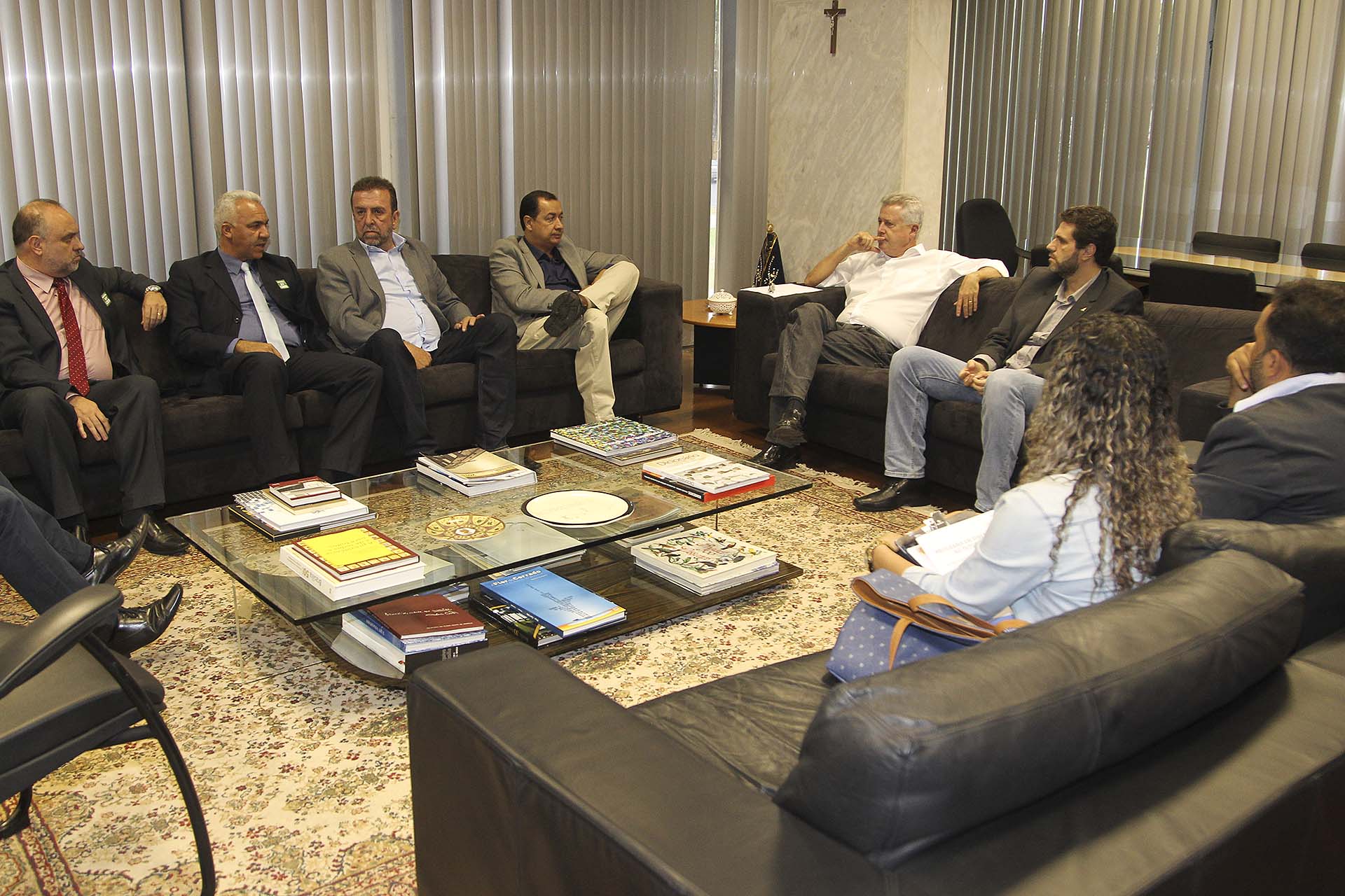 Em reunião no Palácio do Buriti entre o governador Rollemberg e o presidente da Amab e prefeito de Águas Lindas (GO), Hildo do Candango, foi discutida a possibilidade de integração do Entorno ao Bilhete Único do DF.