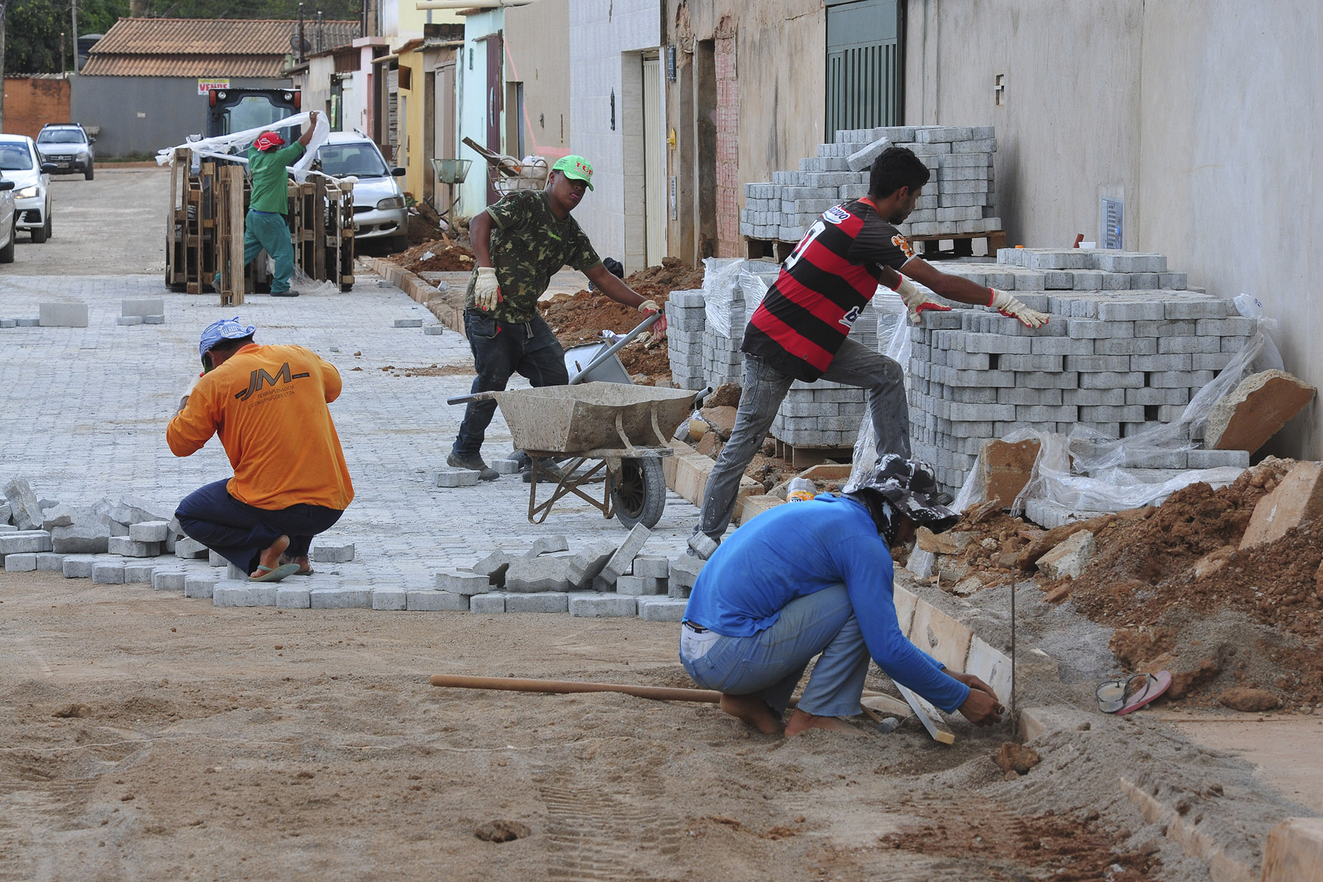 Obras no setor habitacional Buritizinho, em Sobradinho II, estão com 89% da drenagem e 85% da pavimentação executadas. Intervenções custaram quase R$ 7 milhões a menos do que o orçado inicialmente e vão beneficiar cerca de 8 mil pessoas.