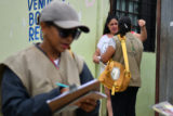 Com o início das chuvas governo reforça visitas domiciliares de agentes da Secretaria de Saúde no combate ao Aedes aegypti. Foto: Andre Borges/Agência Brasília