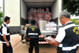 Fiscais verificam se carnes e outros alimentos estão registrados e em condições regulares de transporte