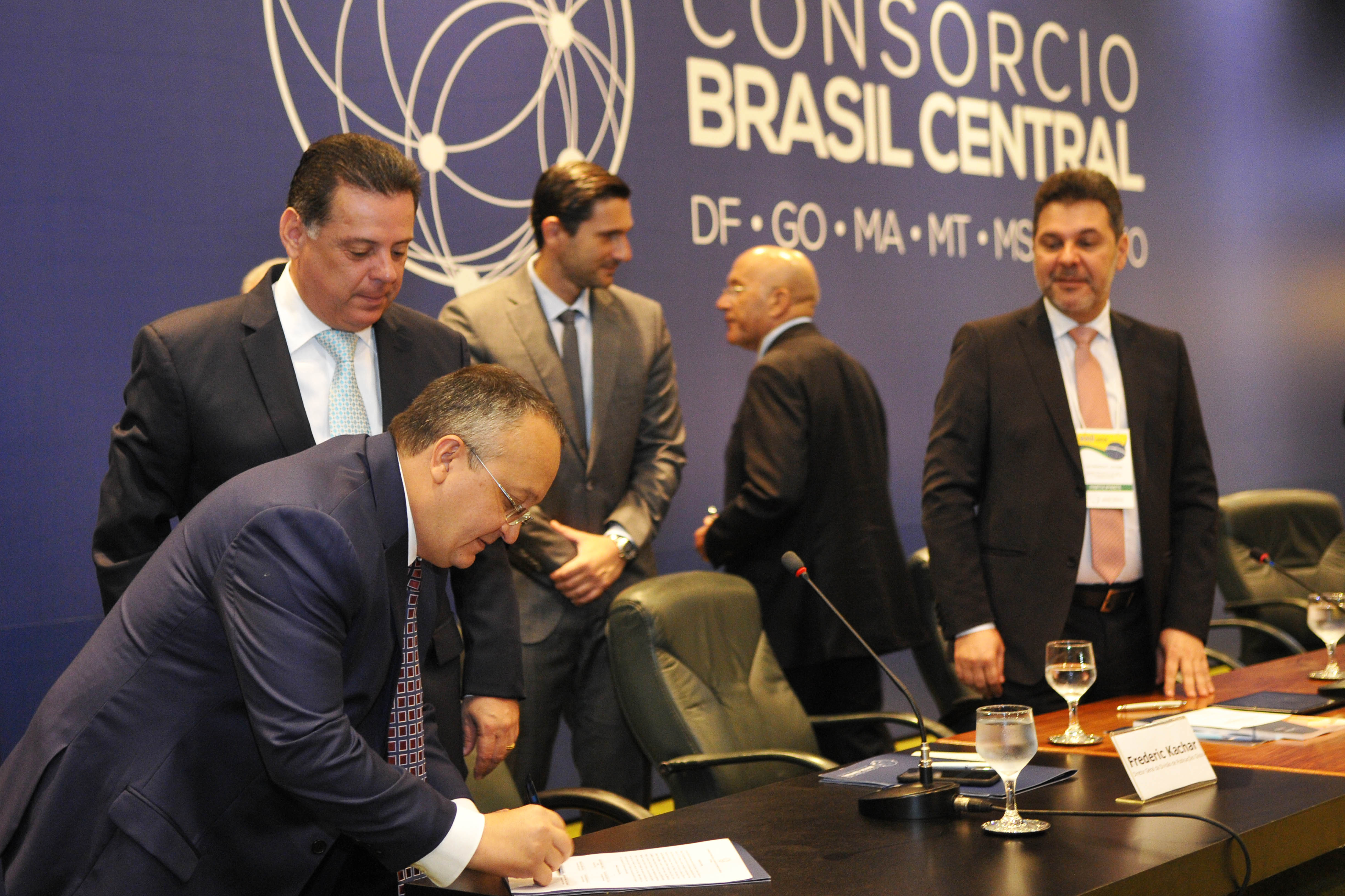 Tomou posse nesta sexta-feira (23), como presidente do Consórcio Interestadual de Desenvolvimento do Brasil Central, o governador de Mato Grosso, Pedro Taques.