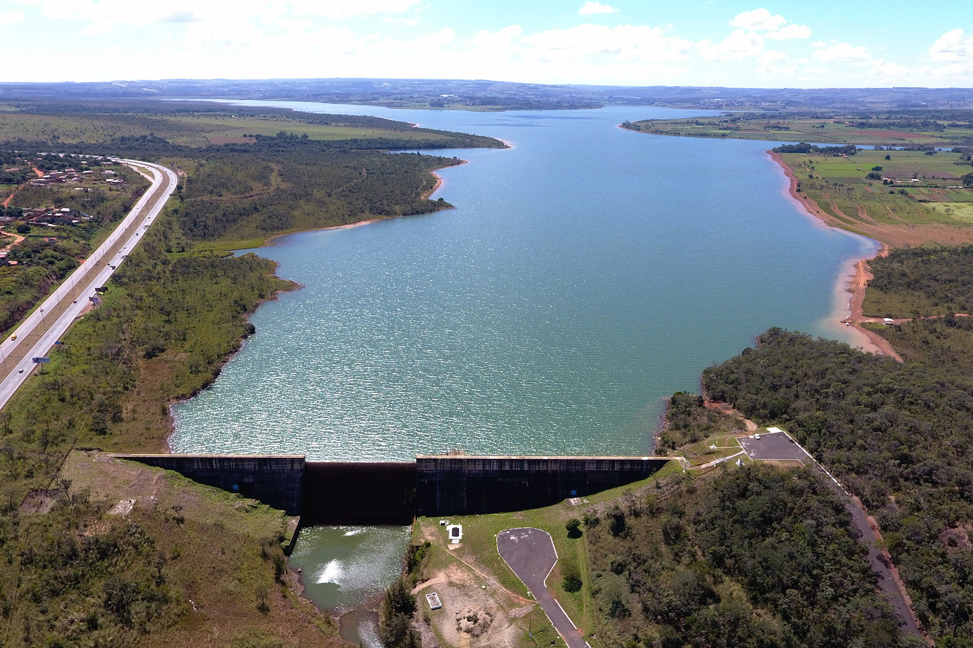Fim do racionamento de água no DF foi anunciado após o nível do reservatório do Descoberto, responsável por abastecer 65% de Brasília, ultrapassar 90% da sua capacidade