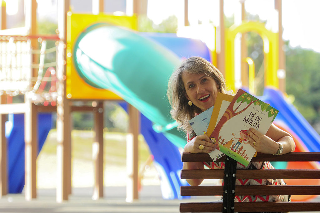 A servidora da Secretaria de Educação Ana Neila Torquato apresentará três livros durante a 34ª edição da Feira do Livro de Brasília.