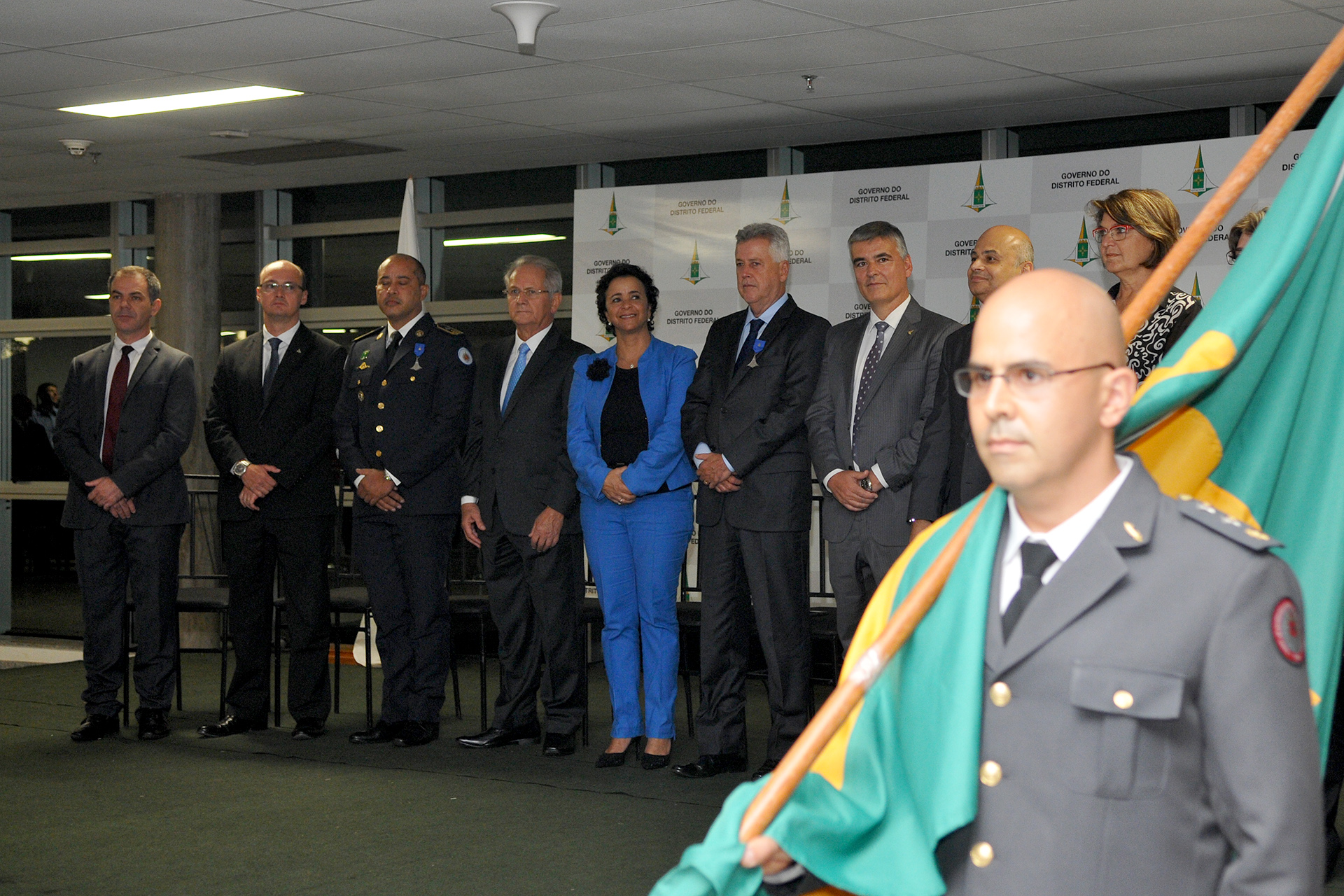 Cerimônia de entrega da medalha na noite desta terça (27), no Mané Garrincha, teve reconhecimento a 268 pessoas.