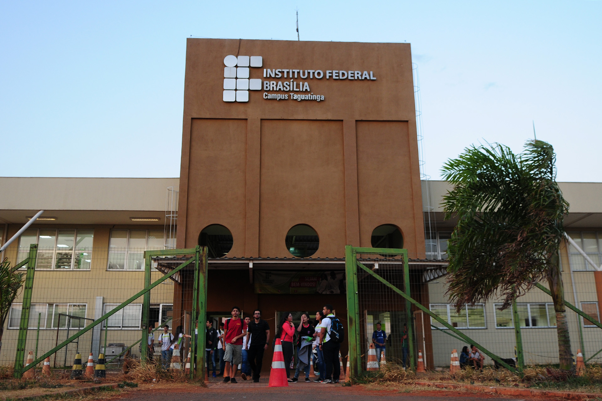 Mais de 2 mil vagas para cursos técnicos no Instituto Federal de Brasília (IFB) estão abertas. Os interessados em estudar em um dos dez campi no 1º semestre de 2019 têm até 30 de novembro para participar do processo seletivo.