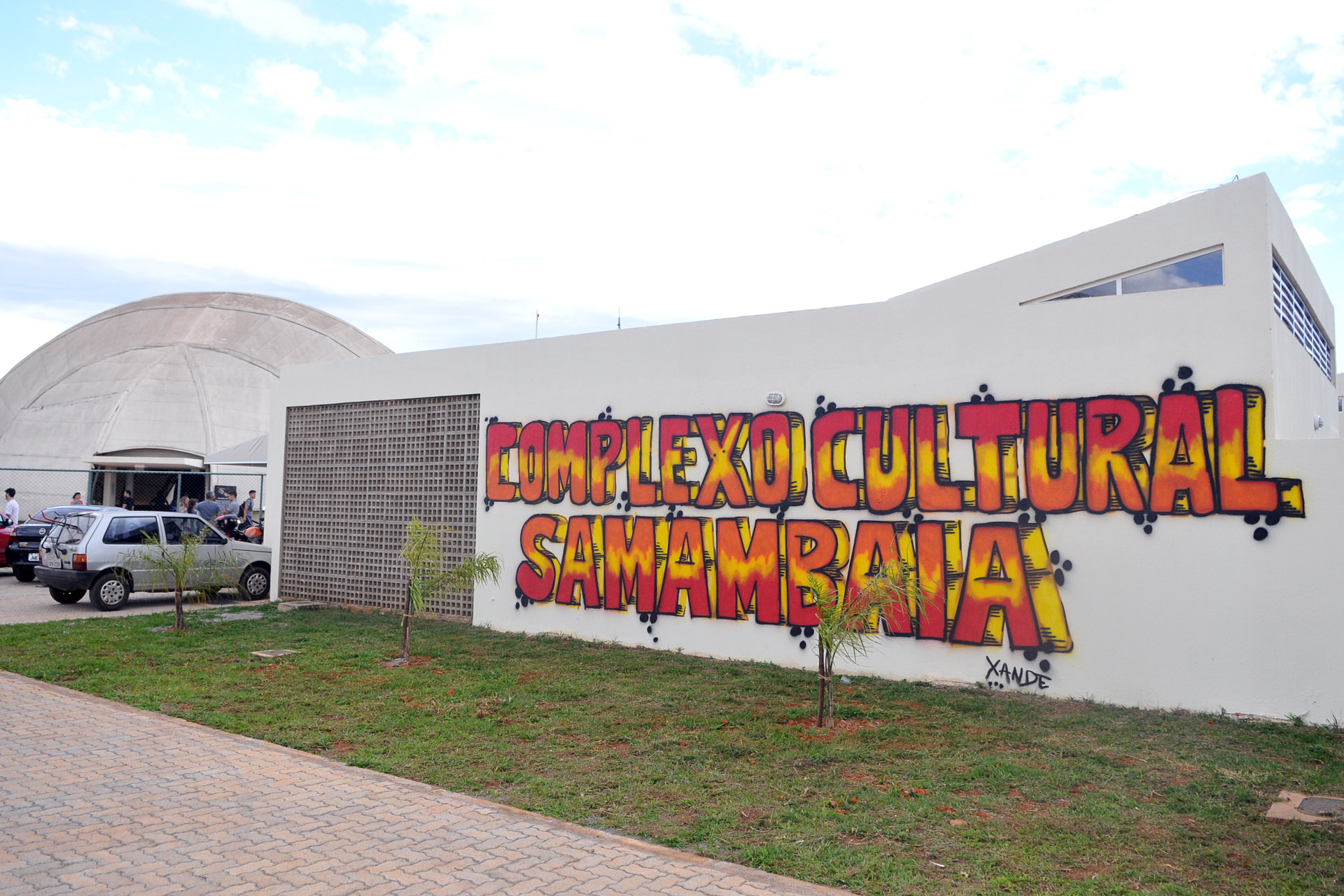 O Complexo Cultural Samambaia foi aberto à comunidade neste sábado (15). O espaço, construído em uma área de 4 mil metros quadrados, fica na Quadra 301 e tem cine/teatro, biblioteca de artes, salas de oficinas e galpão multiúso.