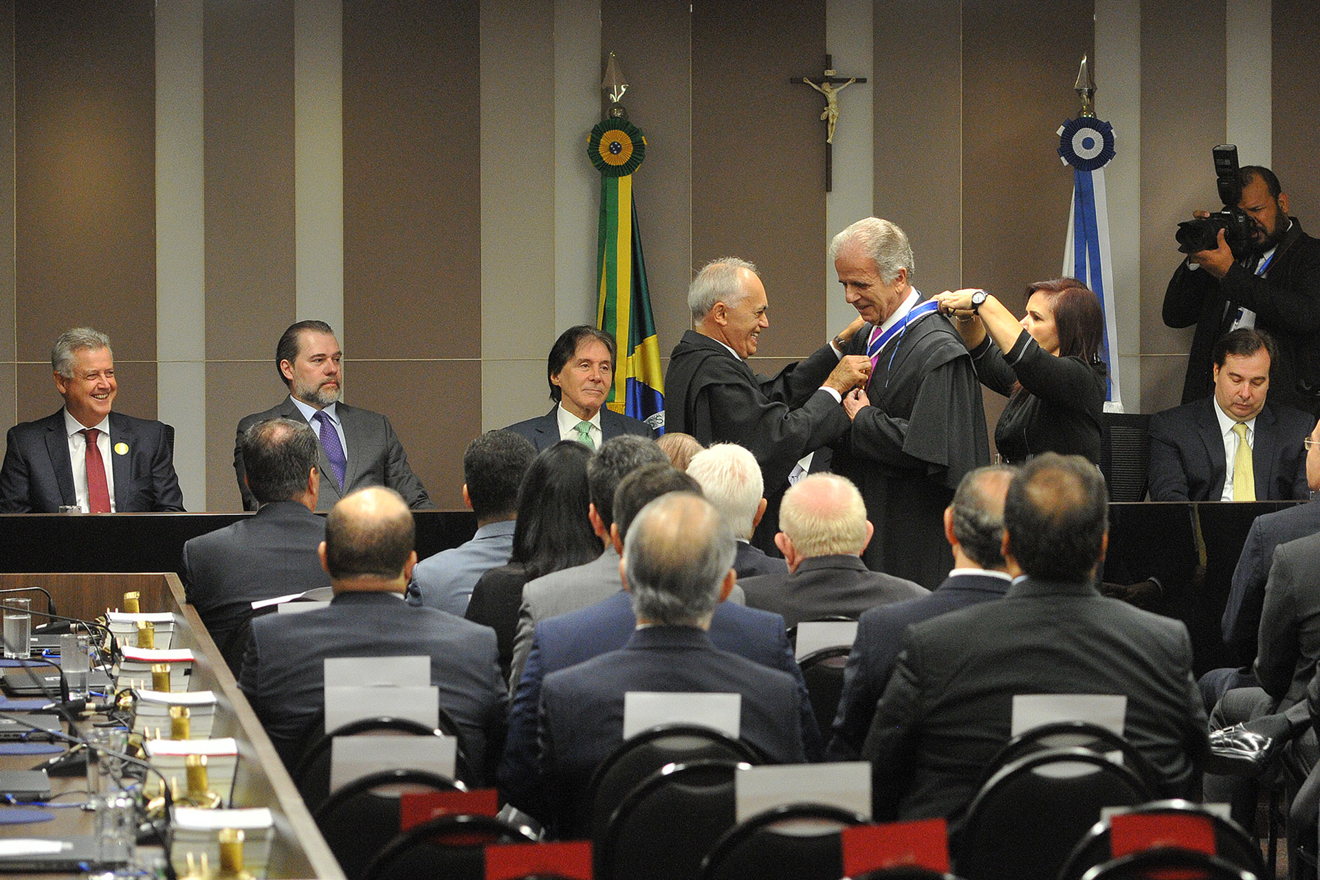 O ministro José Mucio Monteiro tomou posse como presidente do Tribunal de Contas da União (TCU) na manhã desta terça-feira (11). Governador de Brasília, Rodrigo Rollemberg, participou da solenidade.