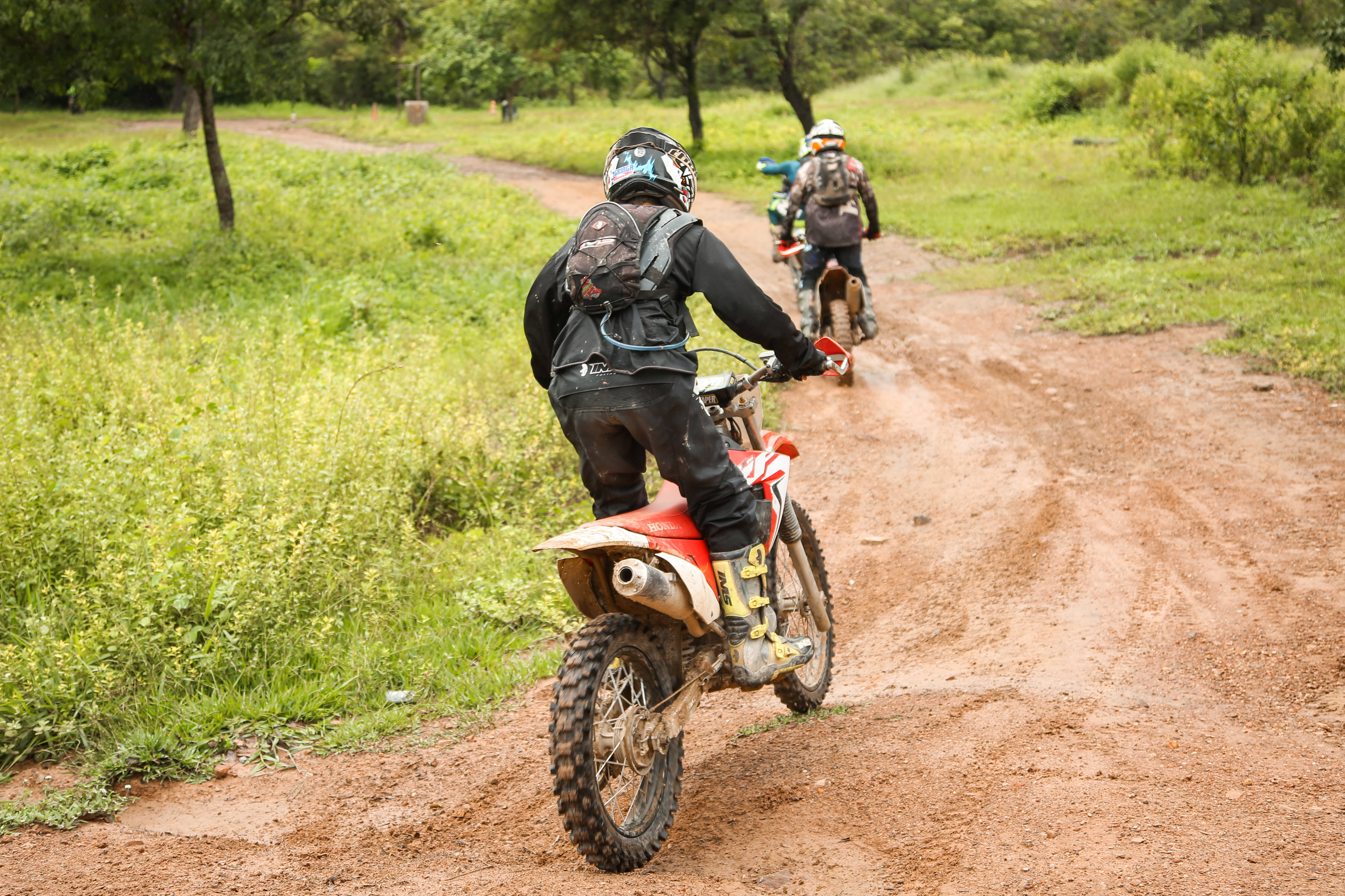 Brasileiro que cruzava a Austrália de moto vive a quarentena em