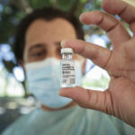 Até o momento, 464.834 pessoas receberam a primeira dose e 270.157 completaram o esquema vacinal | Foto: Geovana Albuquerque/Agência Saúde
