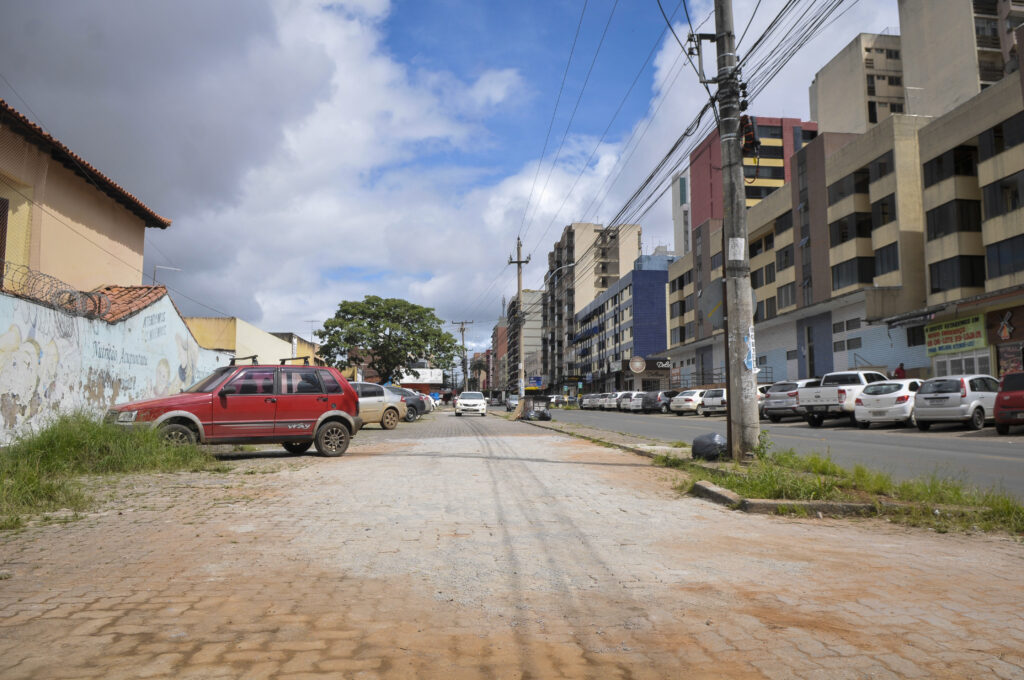 Segundo o administrador de Taguatinga, Renato Andrade, a construção de novos estacionamentos e calçadas na cidade reflete as demandas dos moradores | Foto: Geovana Albuquerque/Agência Brasília