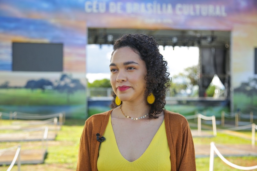 A musicista Nathália Marques, da banda Regional Segura Elas, tocou na primeira edição do Brasília Iluminada e voltou a se apresentar na segunda