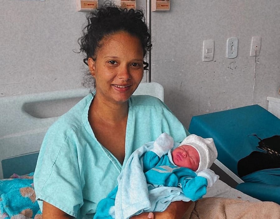 Gael Lorenzo nasceu de parto normal no Hospital Regional de Sobradinho, pesando 2,160 kg e medindo 43,5 cm. Apesar de ser prematuro, não precisou ir para a incubadora e está mamando sem dificuldade | Foto: Divulgação