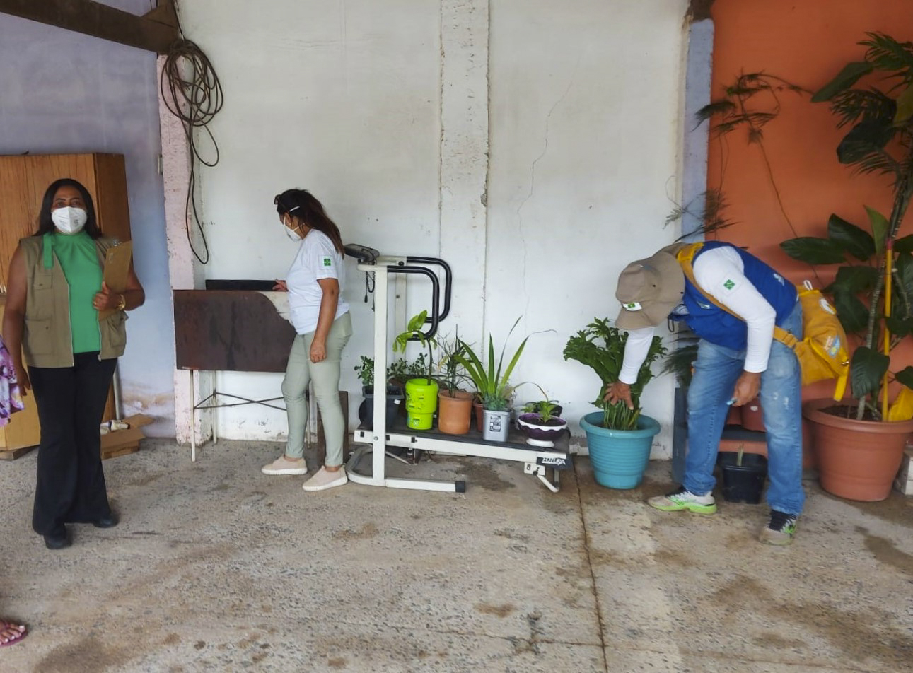 As equipes da Secretaria de Saúde estão na região fazendo o controle e o combate à dengue | Foto: Divulgação/GDF Presente