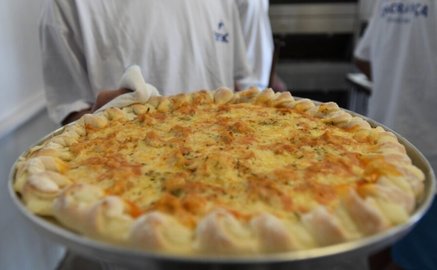 Mais de 40% das oportunidades são para barman e auxiliar, cozinheiro e auxiliar, churrasqueiro e pizzaiolo| Foto: Jhonatan Ribeiro/Sejus