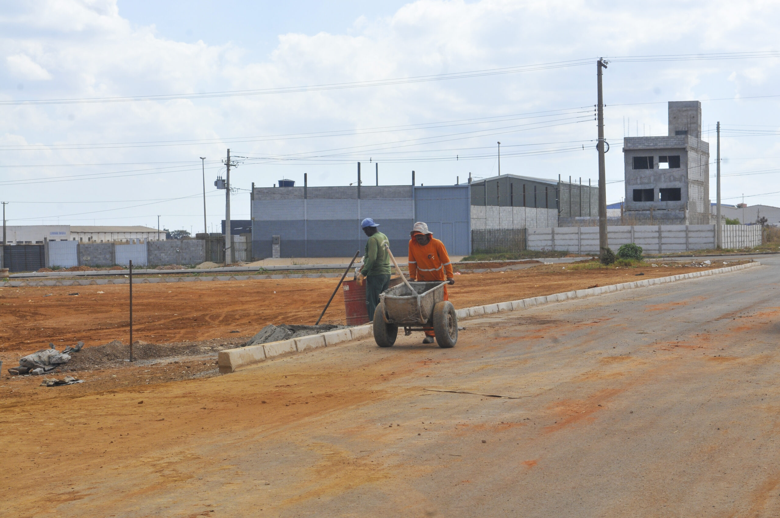 Dois setores da ADE de Ceilândia, indústria e materiais de construção, estão recebendo investimentos para redes de drenagem, pavimentação e ciclovias | Foto: Joel Rodrigues/Agência Brasília
