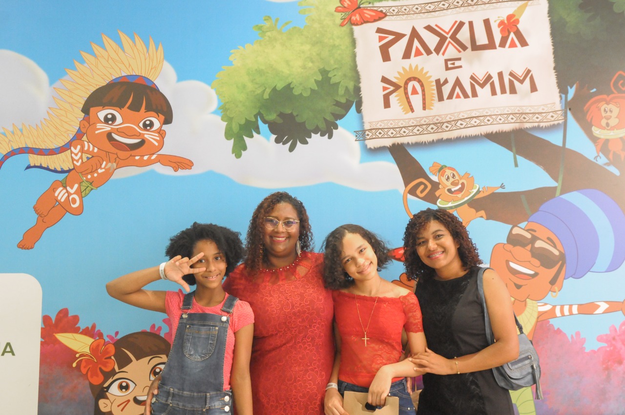 A professora Vanessa Rosal levou as filhas pré-adolescentes para ver o espetáculo: “Foi uma grande oportunidade” | Foto: Geovana Albuquerque/Agência Brasília