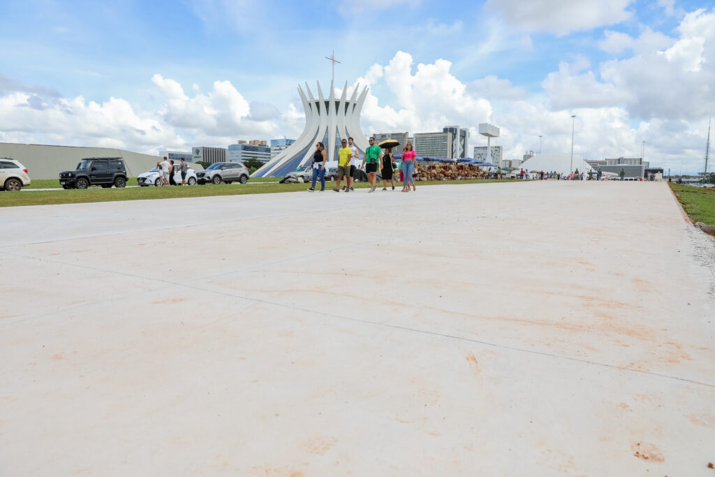 GDF destinará até R$ 53 milhões para construção de calçadas em 2023 -  Agência Brasília