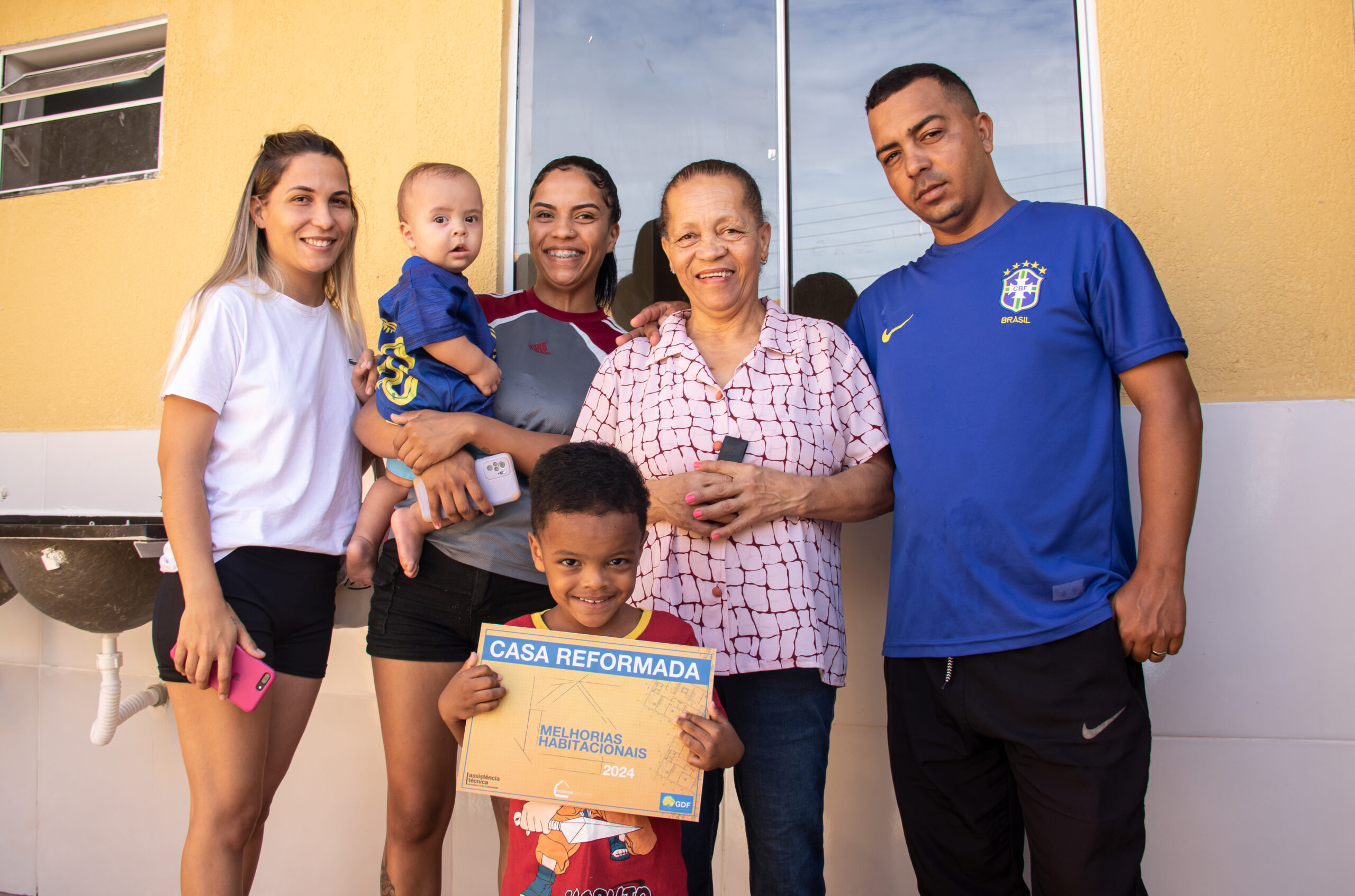 Programa Melhorias Habitacionais beneficia família em São Sebastião