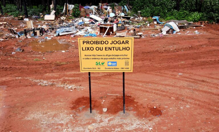 Área de descarte irregular de entulho é renovada em São Sebastião