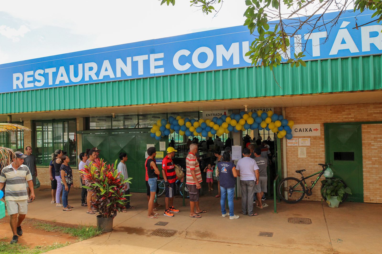 Restaurantes comunitários servem quase 42 mil refeições em ação do aniversário de Brasília