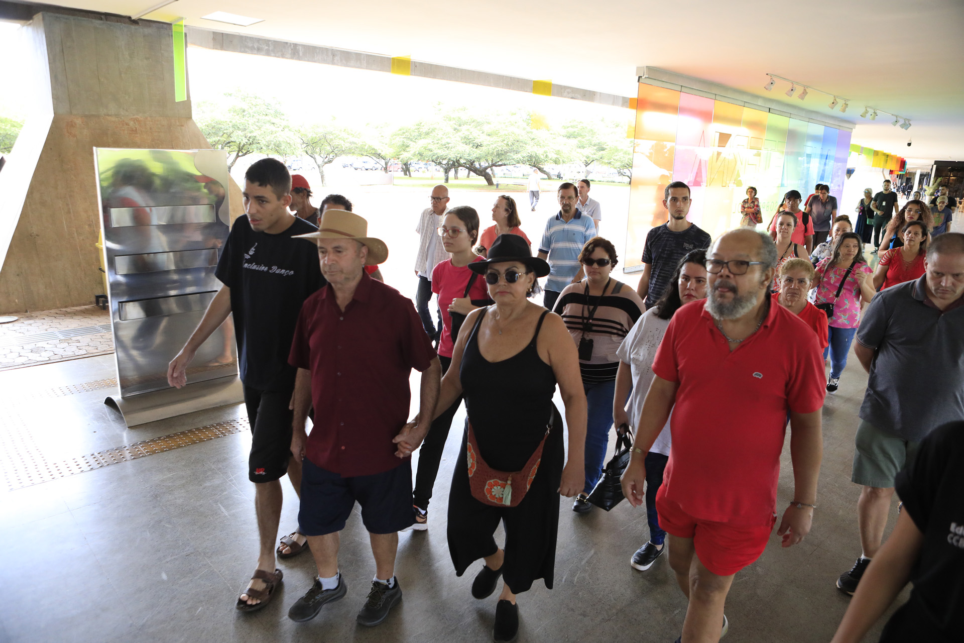 Caps II Brasília comemora 7 anos com visita de pacientes a exposição no CCBB